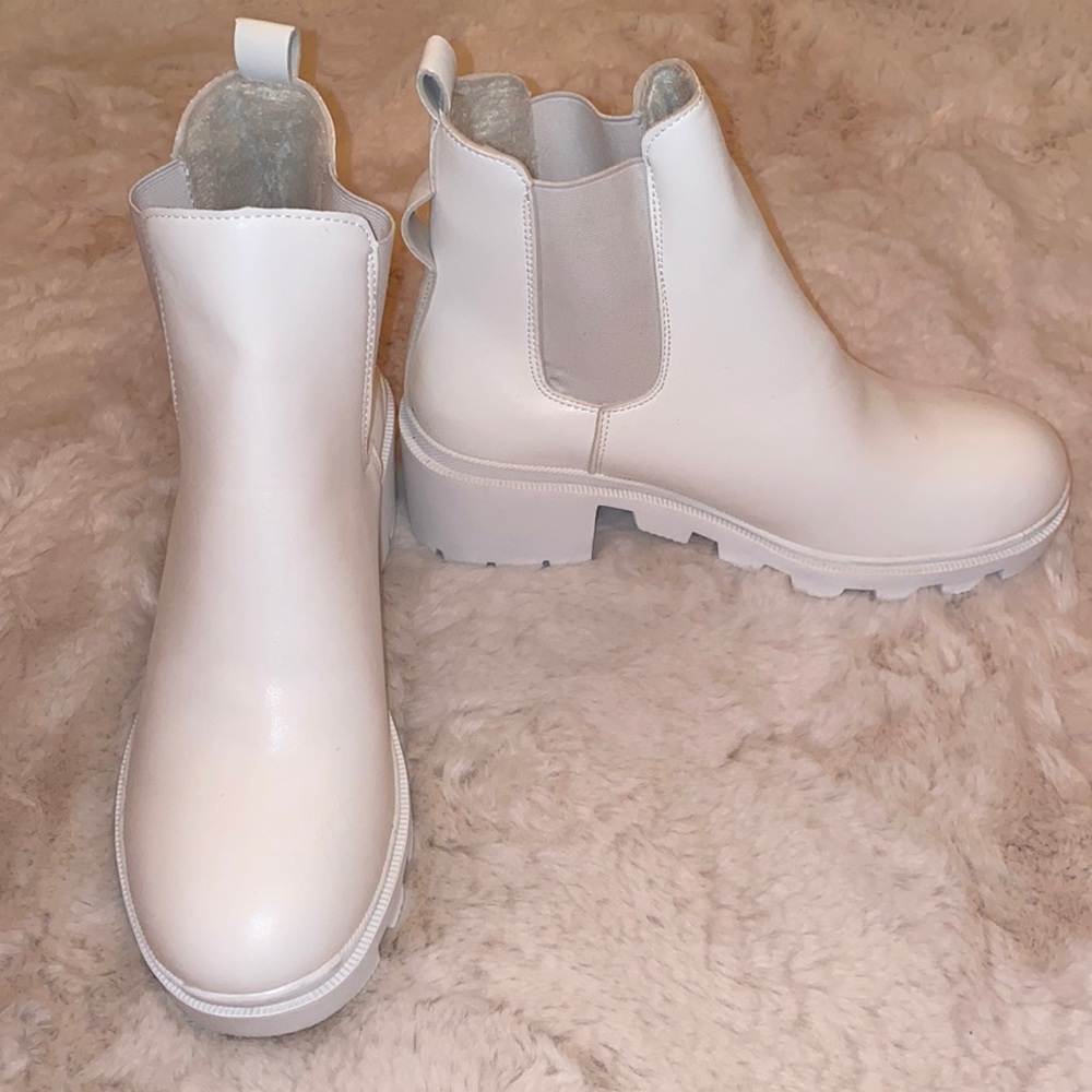NWOT White booties